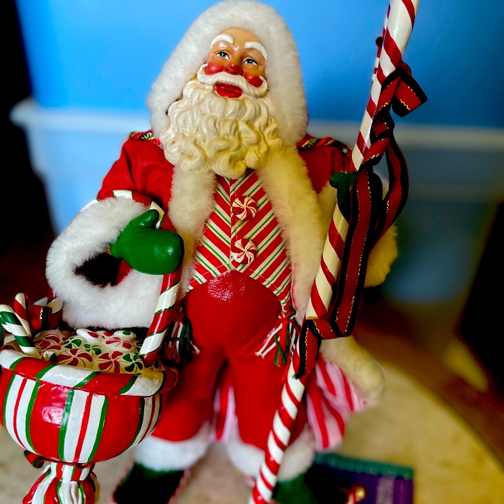 Clothique Santa